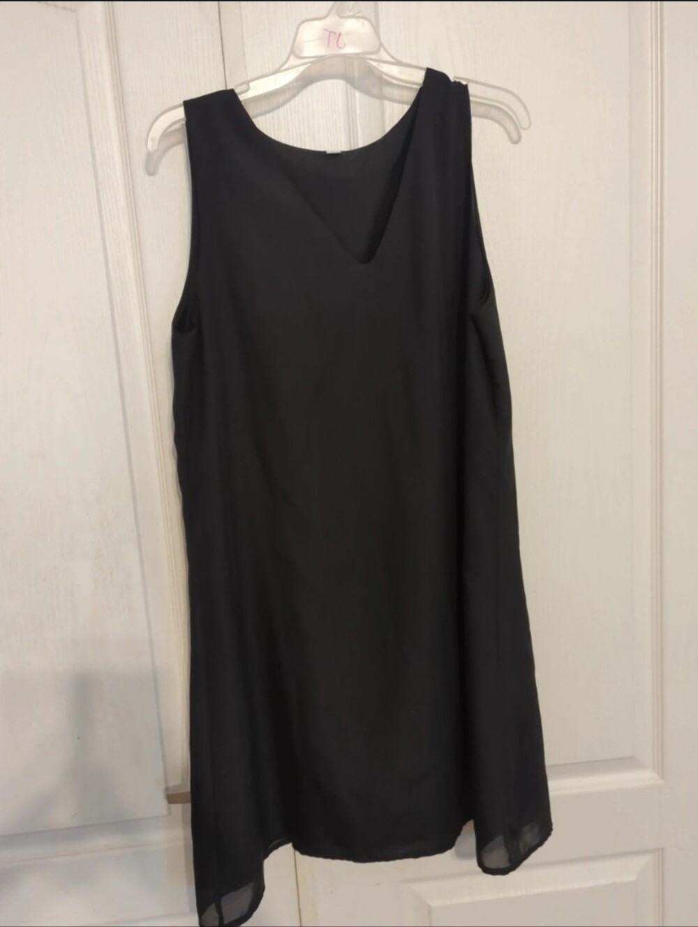 Black Sleeveless V-Neck Shift Dress